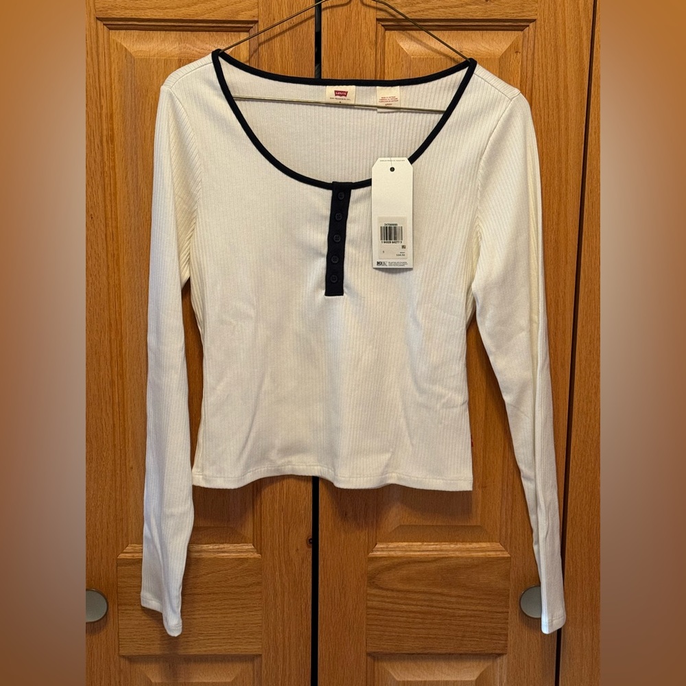 White Levi’s Long Sleeve women’s shirt